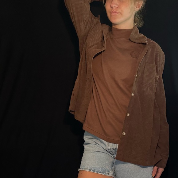 Long sleeve and corduroy button up with pockets! - Picture 4 of 5